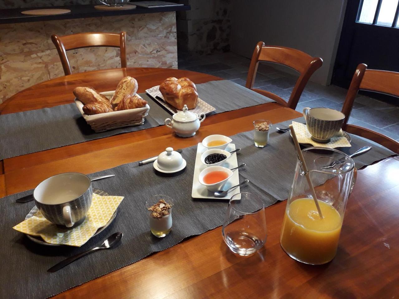 Le Clos De La Briollerie Hotel Tauxigny Kültér fotó